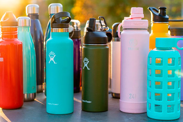 Las botellas rellenables son una alternativa a los plásticos de un sólo uso
